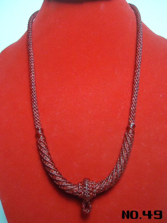 สร้อยคอเชือกเทียนถัก