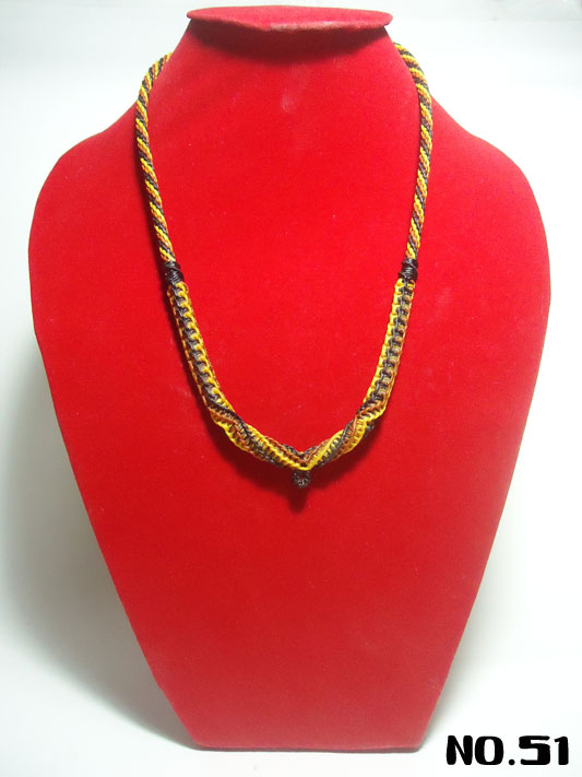 สร้อยคอเชือกเทียนถัก