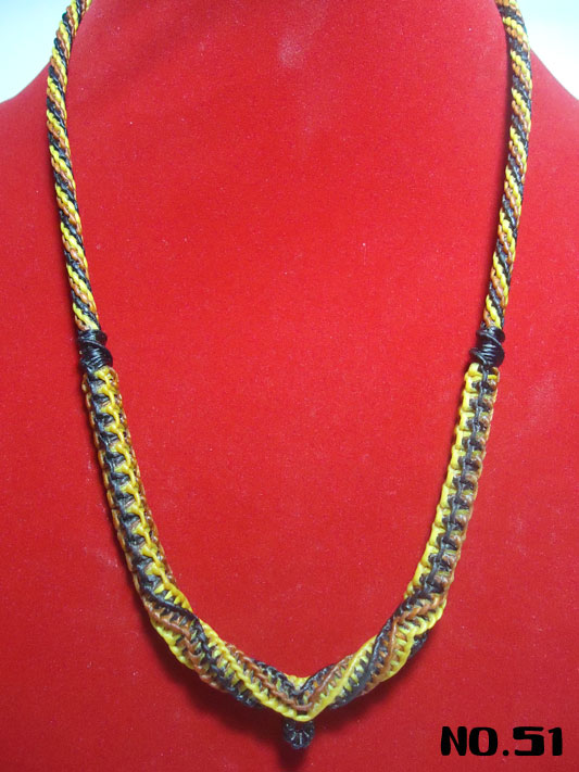 สร้อยคอเชือกเทียนถัก