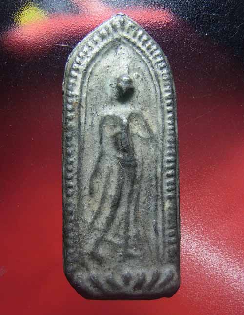 พระลีลาหลังเข็ม กรุชุมนุมสงฆ์ จ.สุพรรณบุรี เนื้อชินเงิน