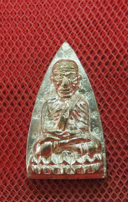 หลวงปู่ทวดหลังเตารีดหล่อโบราณวัดบวรนิเวศวิหาร เนื้อนวะโลหะแก่เงิน 12 โค๊ด หมายเลข 129 ปี 43