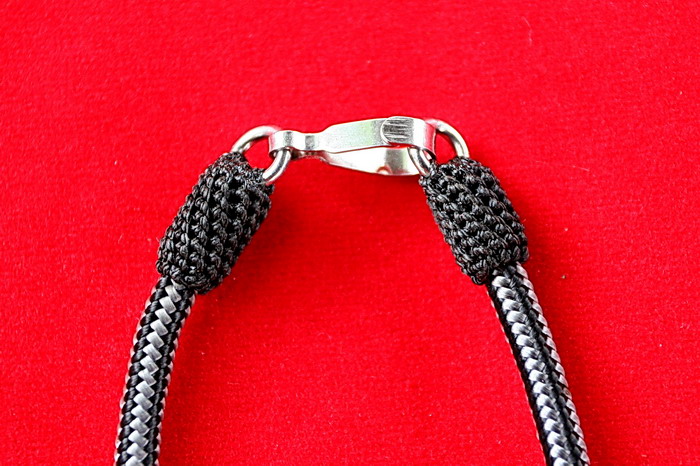 เชือกร่มห้อยพระ 1 องค์ ปลดหลัง สีดำ-เทา เชือกร่มนอก