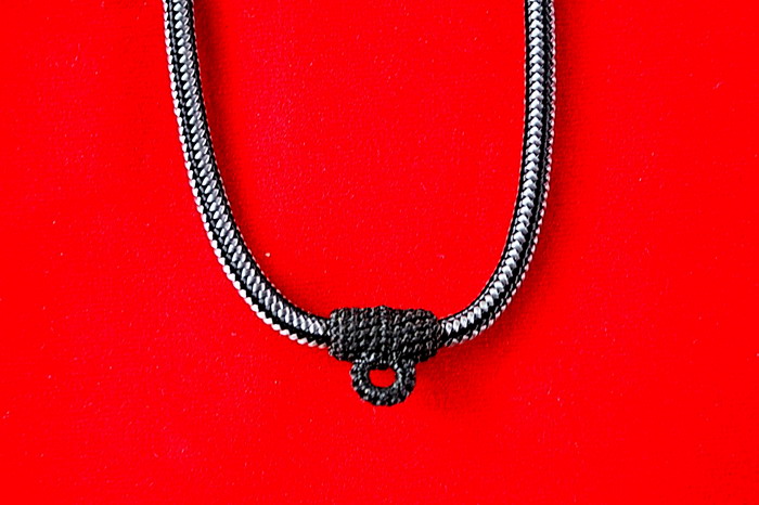 เชือกร่มห้อยพระ 1 องค์ ปลดหลัง สีดำ-เทา เชือกร่มนอก