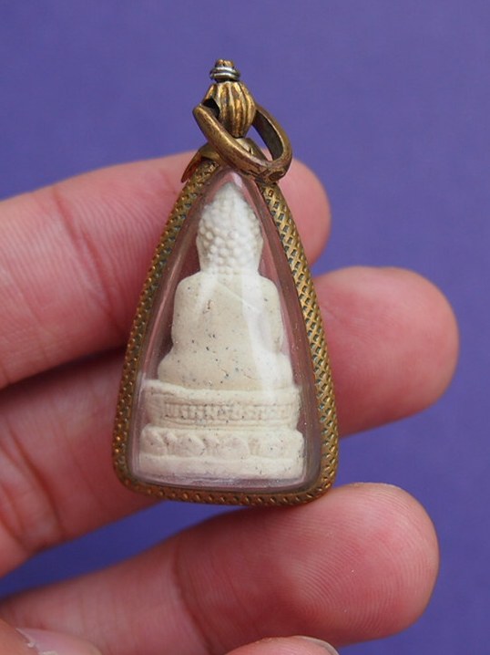 (((เคาะเดียวแดง) พระชัยวัฒน์พรหมวัชรญาณ (เนื้อผง) พร้อมกรอบเดิม สวยๆ