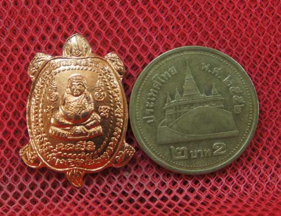 เต่าหลวงพ่อหลิว วัดไทรทองพัฒนา รุ่น เฮงกับเฮง ปี 38 งานปิดทองลูกนิมิต เนื้อทองเเดง พร้อมกล่อง