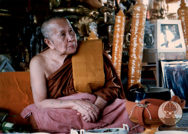 เหรียญหลวงปู่สิม วัดถ้ำผาปล่อง  เนื้อทองแดงปี 2518