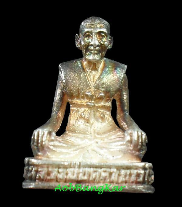 รูปหล่อ 100ปี เนื้อเงินหลวงปู่บุดดา ถาวโร วัดกลางชูศรีเจริญสุข องค์นี้พิเศษ ฐานอุดจีวร เกศา หลวงปู่ค