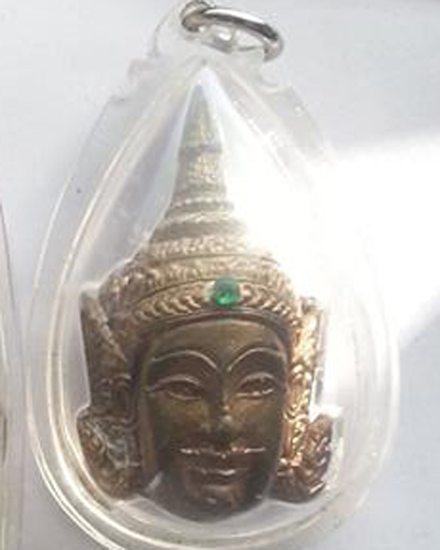 หลวงปู่กาหลงเขี้ยวแก้ว วัดเขาแหลม จ.สระแก้ว เศียรพระลักษณ์หน้าทองเนื้อสัมฤทธิ์ขอมโบราณแก่ทองคำรุ่นแร