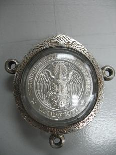 เหรียญคุ้มเกล้า เนื้อเงิน เลี่ยมกันน้ำ พร้อมตลับเงิน พิธีใหญ่ ปี2522