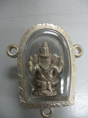 พระพิฆเนศ เนื้อกะไล่เงิน เลี่ยมกันน้ำพร้อมตลับเงิน สามหู วัดวิมลโภคาราม สุพรรณบุรี