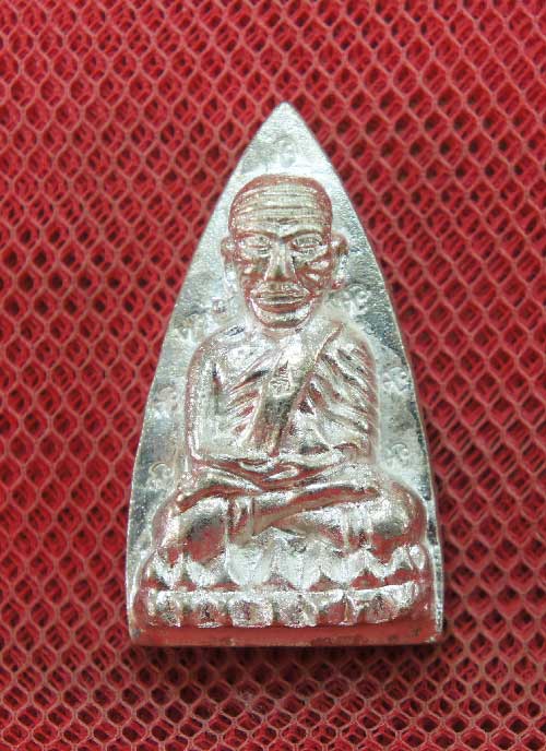 หลวงปู่ทวดหลังเตารีดหล่อโบราณวัดบวรนิเวศวิหาร เนื้อนวะโลหะแก่เงิน 12 โค๊ด หมายเลข 197 ปี 43