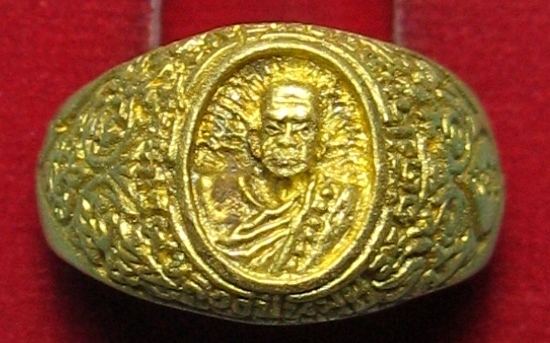 แหวน หลวงปู่หมุนทองทิพย์รุ่นเสาร์5มหาเศรษฐี(2)