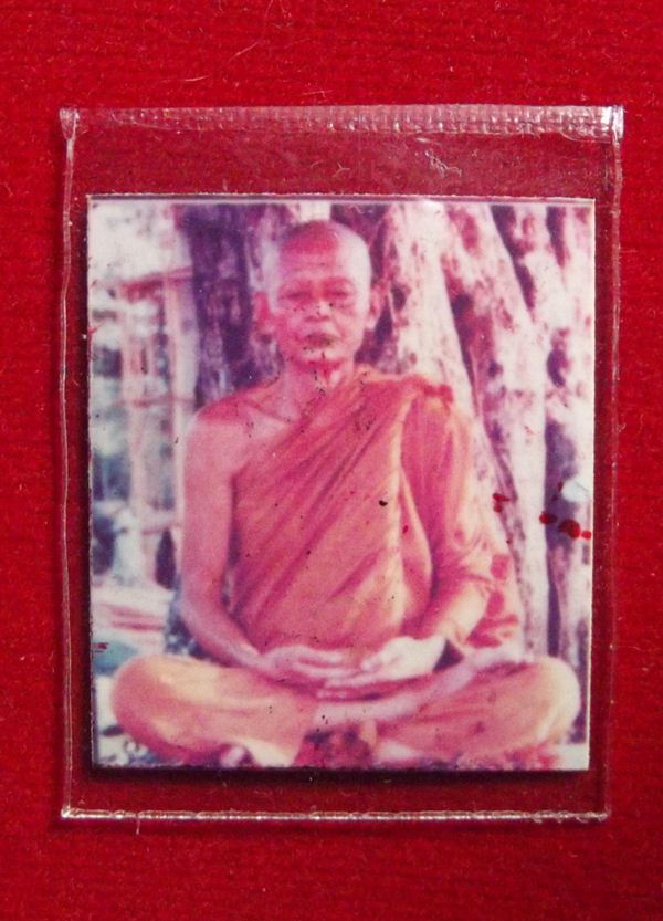 รูปถ่าย หลวงพ่อคล้อย วัดถ้ำเขาเงิน ชุมพร หลังจารมือ 2 รูป