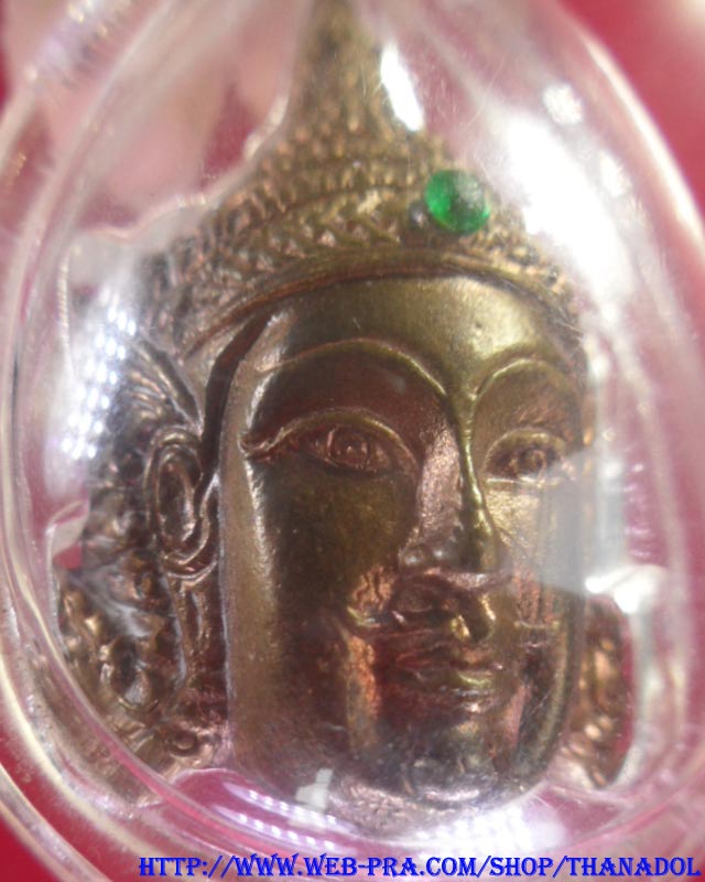 หลวงปู่กาหลงเขี้ยวแก้ว วัดเขาแหลม จ.สระแก้ว เศียรพระลักษณ์หน้าทองเนื้อสัมฤทธิ์ขอมโบราณแก่ทองคำรุ่นแร
