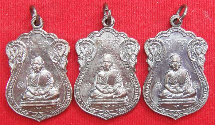 (((วัดใจเคาะเดียว ๑๐ บาท ยกชุด 3 องค์))) เหรียญเสมา หลวงพ่อคูณ ปริสุทโธ วัดบ้านไร่ เนื้อทองแดงรมมันป