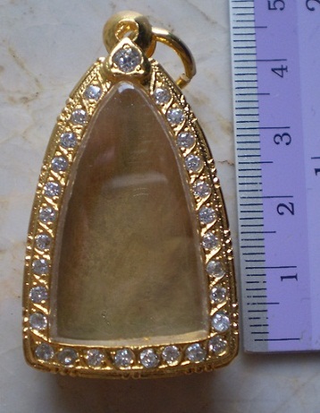 ตลับเงินปิดหลัง  ล้อมเพชร  ชุบทองแท้ ใส่ ลป ทวด  หลังเตารีดใหญ่  เคาะเดียว 