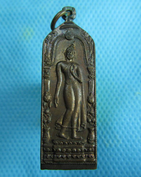 เหรียญพระลีลา วัดพระพุทธบาทเวินกุ่ม หนองคาย ...เริ่ม20บาท.(04/02/57-52)