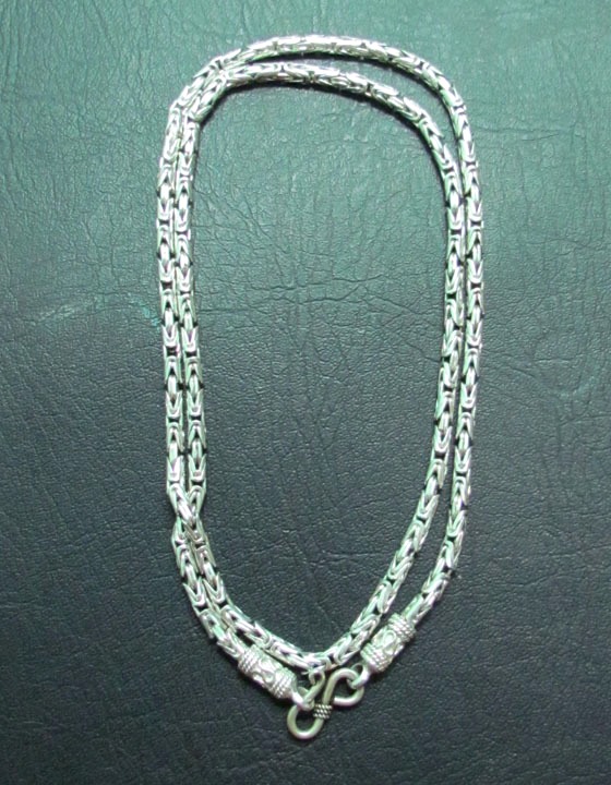   หนัก 1 บาท 50 สตางค์ ..สร้อยเงินแท้ ลายบาหลี สวย สวยครับ   