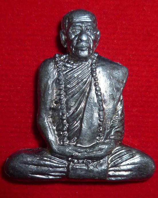 รูปเหมือนปั๊มครึ่งซีก ญาท่านคำบุ วัดกุดชมภู จ.อุบลฯ เนื้อตะกั่ว ตอกโค๊ต