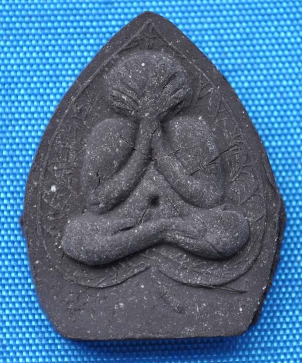 ปิดตาใบโพธิ์ผงงิ้วดำ รุ่น ทูลเกล้า หลวงพ่อคูณ 