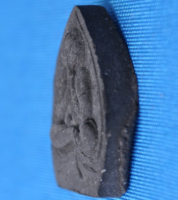 ปิดตาใบโพธิ์ผงงิ้วดำ รุ่น ทูลเกล้า หลวงพ่อคูณ 