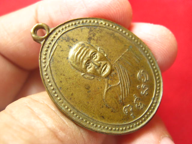เหรียญรุ่น 5 บล็อคแตก หลวงพ่อสุ่น วัดปากน้ำแหลมสิงห์ จันทบุรี ย้อนปี 2480 