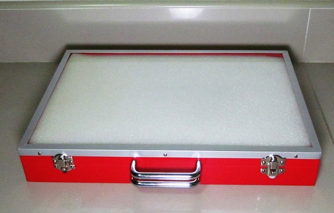 ตู้กระจกใส่พระ28ช่องมาพร้อมตลับ และแถมฟรีฟองน้ำอีก1แผ่นฟรีราคาแดงเดียว600พร้อมส่งEMSครับ