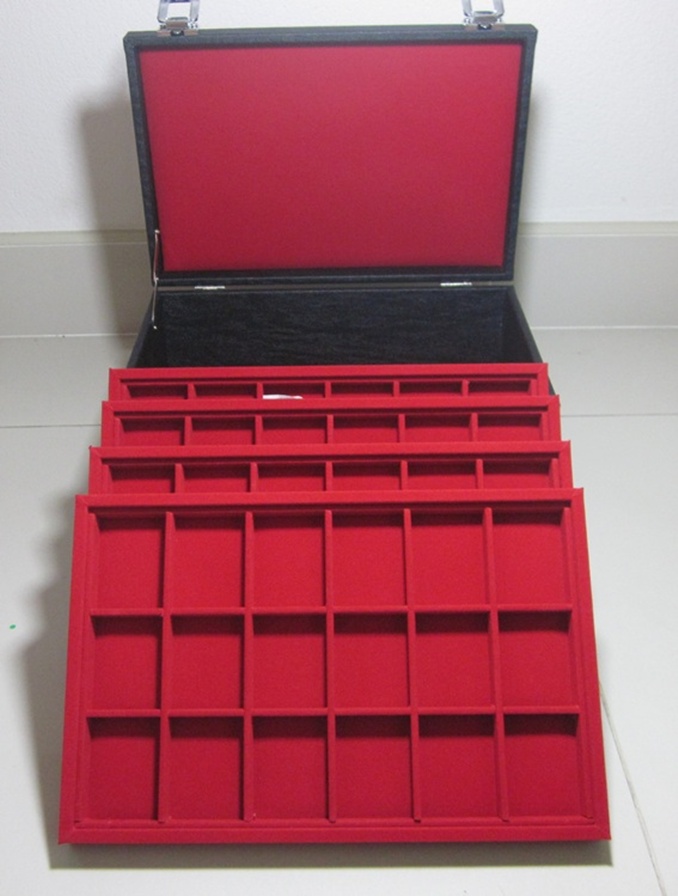 กล่องใส่พระ5ชัน 90ช่อง มีหูหิ้ว+กุญแจล็อคราคา1700แดงเดียวพร้อมส่งEMSครับ