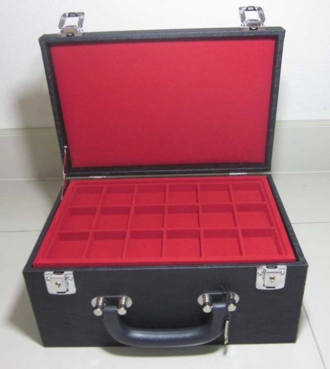 กล่องใส่พระ5ชัน 90ช่อง มีหูหิ้ว+กุญแจล็อคราคา1700แดงเดียวพร้อมส่งEMSครับ