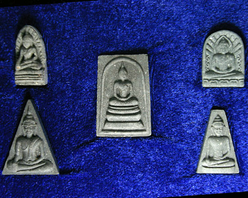 "รุ่น ๑ ยอดพระเครื่องเมืองสยาม"_ มหาเศรษฐี เบญจภาคี วัดโพธิ์เรียง ปี35_กล่องเดิมวัด 