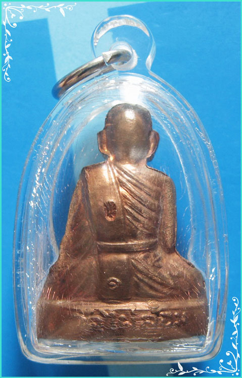 ...ลป.พูล วัดไผ่ล้อม นครปฐม พระรูปหล่อปั๊มรุ่นแรก ปี 36 เนื้อทองแดง ตอกโค้ด เลี่ยมกันน้ำเดิมๆ ...