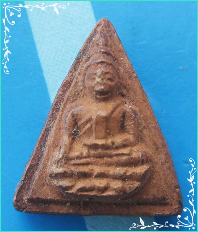 ...ลพ.แดง วัดทุ่งคอก พิมพ์พระพุทธมารวิชัย เนื้อดินเผา หลังเรียบ ผิวเดิมๆ สวยๆ ...
