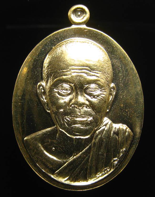 **เหรียญรุ่นบารมี 90 หลวงพ่อคูณ เนื้อฝาบาตร เลข 1695 สวยมาก เคาะเดียวแดง**