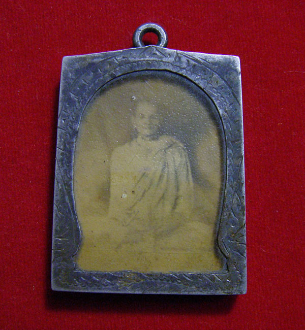 หลวงพ่อพหรม วัดช่องแค เลี่ยมเงิน หลังจีวร