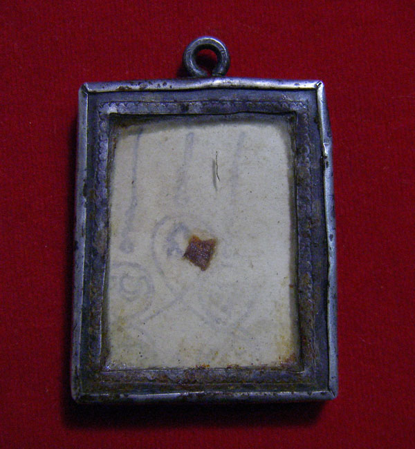 หลวงพ่อพหรม วัดช่องแค เลี่ยมเงิน หลังจีวร