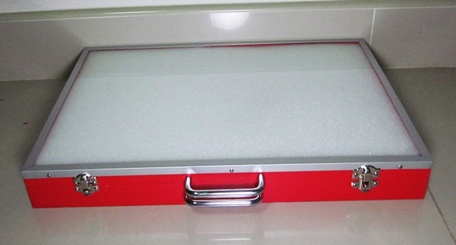 กล่องกระจกใส่พระ45ช่อง  มีตลับและแถมฟรีฟองราคาเคาะเดียว800พร้อมส่งEMS