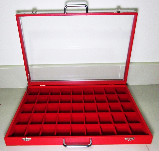 กล่องกระจกใส่พระ45ช่อง  ราคาเคาะเดียว650พร้อมส่งEMS