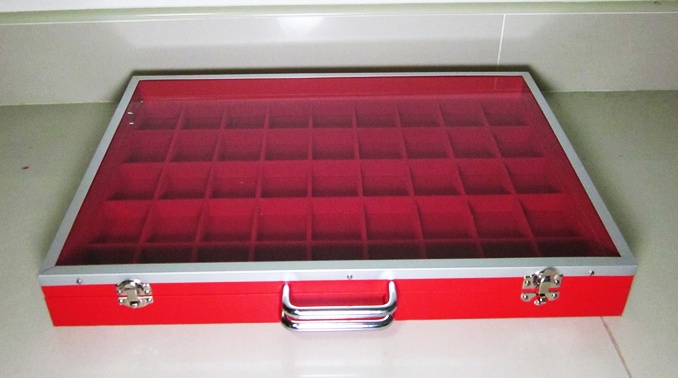 กล่องกระจกใส่พระ45ช่อง  ราคาเคาะเดียว650พร้อมส่งEMS