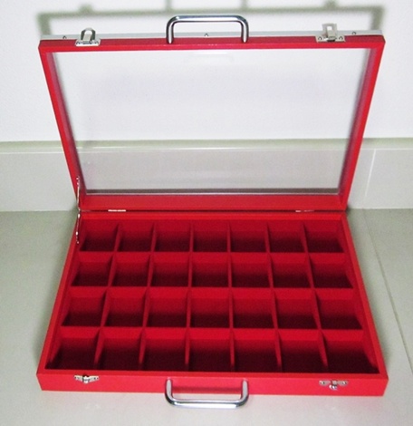 กล่องกระจกใส่พระ28ช่อง  ราคาเคาะเดียว500พร้อมส่งEMS