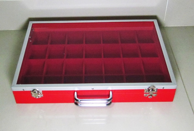 กล่องกระจกใส่พระ28ช่อง  ราคาเคาะเดียว500พร้อมส่งEMS