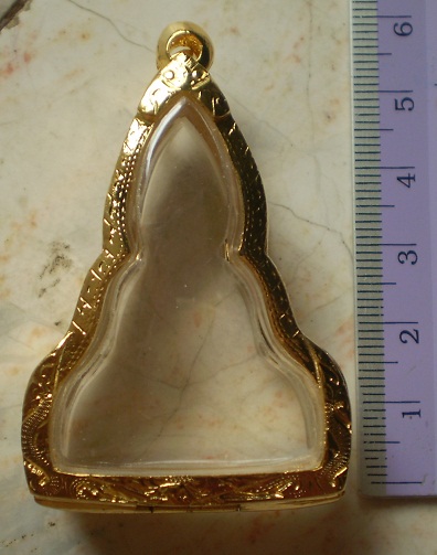 ตลับเงินแกะลาย   ชุบทองแท้ ใส่พระท่ากระดาน   เคาะเดียว 