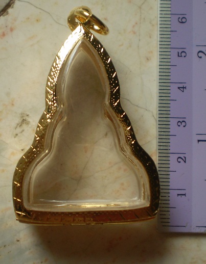 ตลับเงินแกะลาย   ชุบทองแท้ ใส่พระท่ากระดาน   เคาะเดียว 