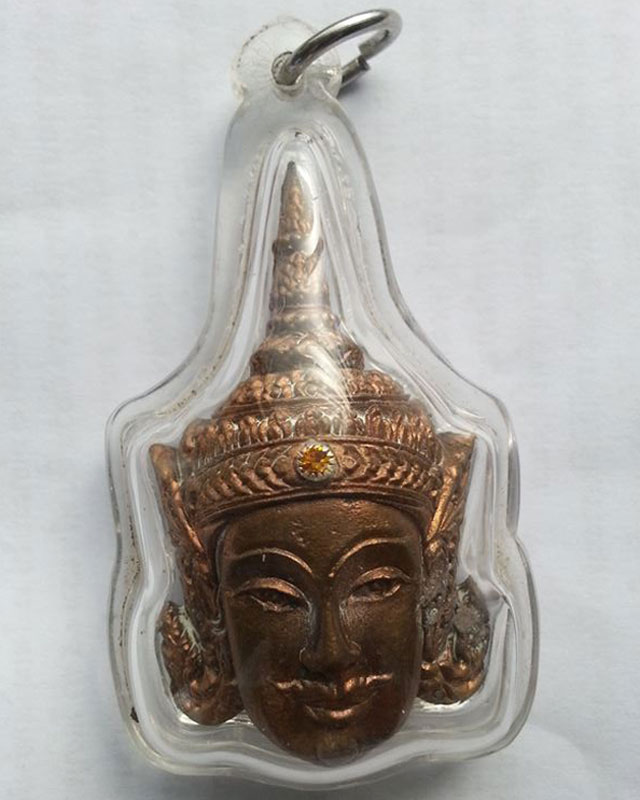 หลวงปู่กาหลงเขี้ยวแก้ว วัดเขาแหลม จ.สระแก้ว เศียรพระลักษณ์หน้าทองเนื้อสัมฤทธิ์ขอมโบราณแก่ทองคำรุ่นแร