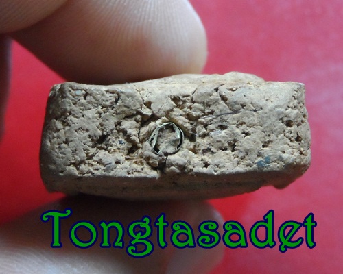 พระสมเด็จไม่ทราบที่ มวลสารดีเยี่ยมมีเส้นเกษาฝังตะกรุดใต้ฐาน ราคาเบาๆ