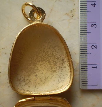 ตลับเงินขัดเงา ชุบทองแท้ ใส่พระปิดตา   เคาะเดียว 