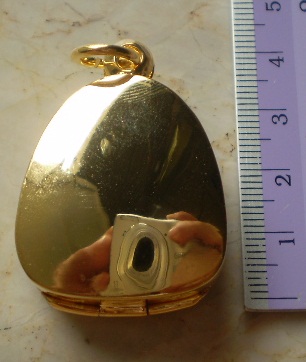 ตลับเงินขัดเงา ชุบทองแท้ ใส่พระปิดตา   เคาะเดียว 