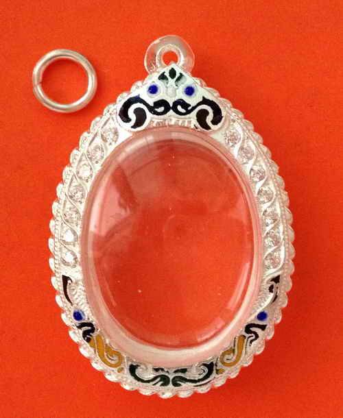 ตลับเงินแท้ ลงยาทรงรูปไข่เกลียวข้างฝั่งพลอย ขนาดใหญ่มือหนึ่งสวยๆครับ 