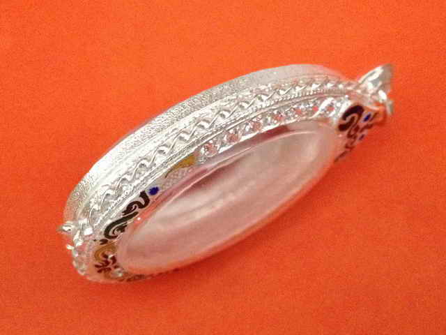 ตลับเงินแท้ ลงยาทรงรูปไข่เกลียวข้างฝั่งพลอย ขนาดใหญ่มือหนึ่งสวยๆครับ 