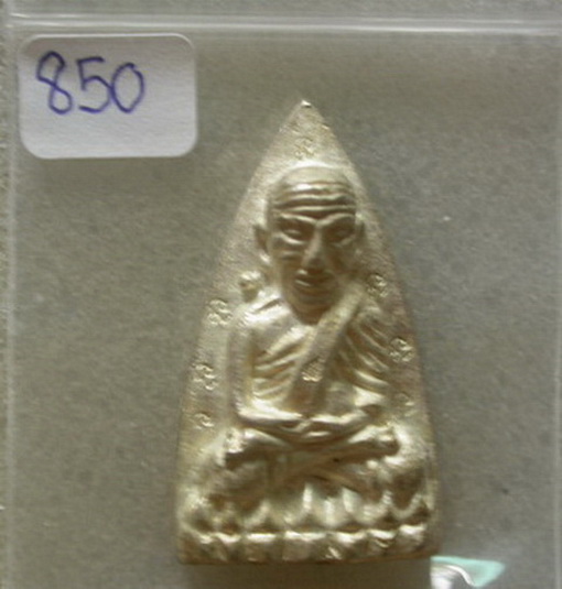 วัดใจครับ...อะไรก็ขึ้น อะไรก็แพง แต่ที่นี่...ทุกรายการเริ่มที่ 50 บาท  เชิญครับ
