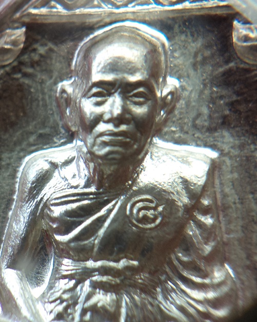 เหรียญระฆัง เนื้อเงินในโลง เลี่ยม+เกษา หลวงปู่ชื้น วัดญาณเสน อยุธยา ปี46 ตอก 3โค๊ต และหมายเลข